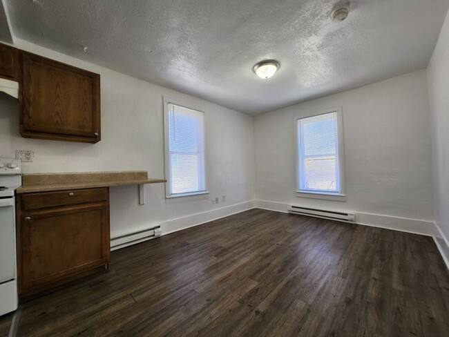 Building Photo - 1221 E Abriendo Ave