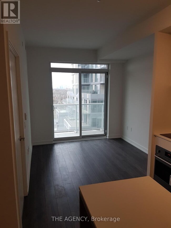 Building Photo - 33 Helendale Ave