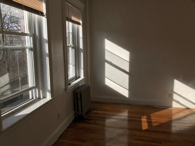 Building Photo - 51 Park Dr