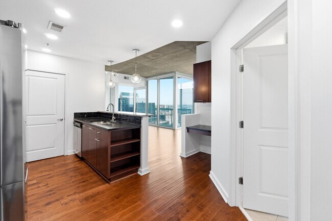 Foto del edificio - Upgraded 2 Bedroom Condo at REALM Buckhead