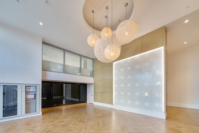 Building Photo - 13688 100 Av