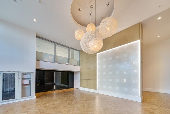 Photo du bâtiment - 13688 100 Av