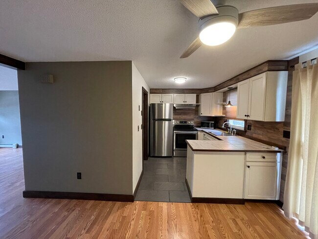 Building Photo - 9 Foxtail Ln