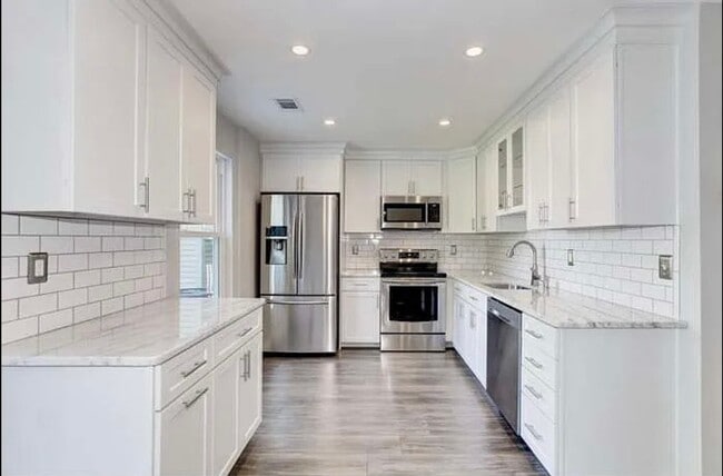 Photo - 8 Wendy Way Townhome