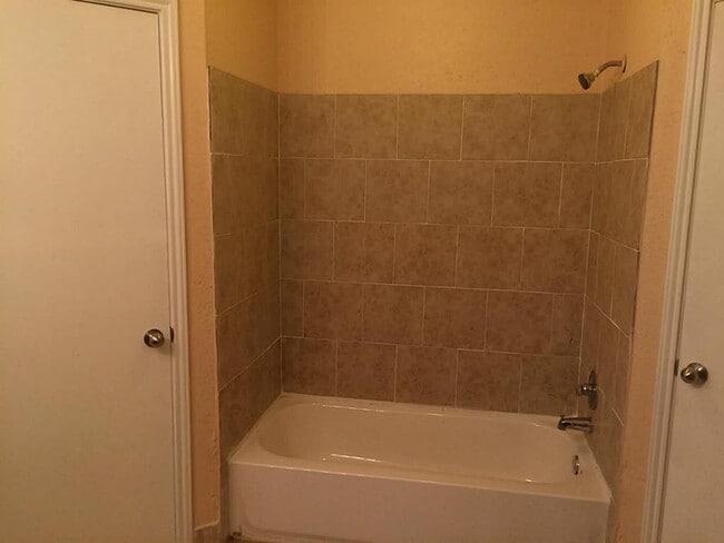 Foto del edificio - 16826 Rippling Mill Dr