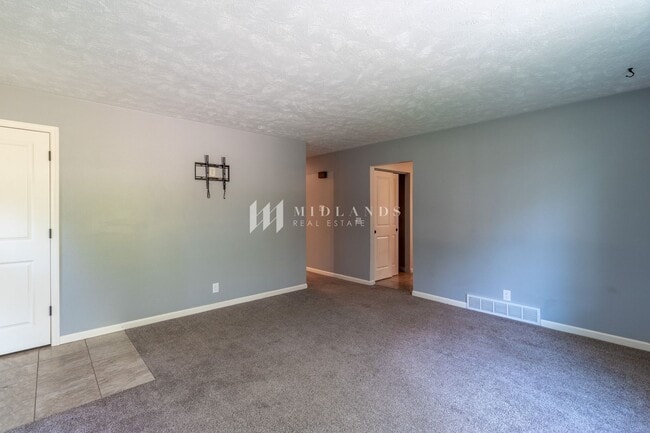 Foto del edificio - Updated Home in Olde Towne Bellevue