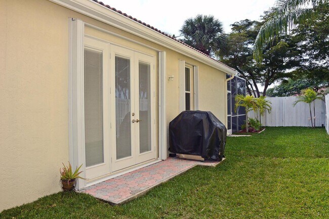 Foto del edificio - 6042 Newport Village Way