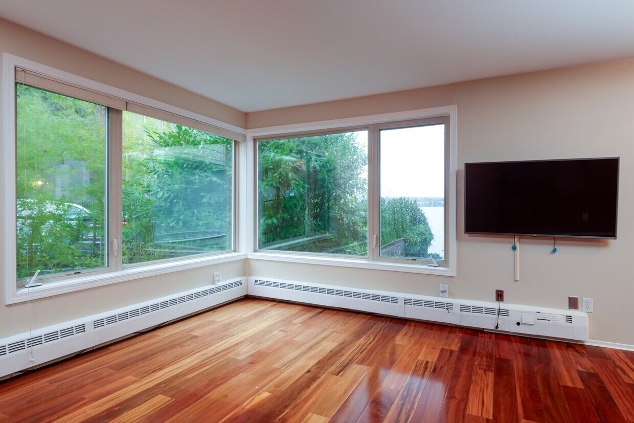 Photo - 1600 43rd Ave E (Seattle, WA)