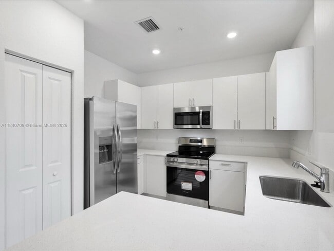 Building Photo - 106 SW 184th Pl
