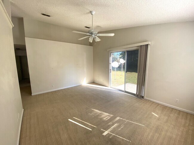 Foto del edificio - 150 Lakemont Dr