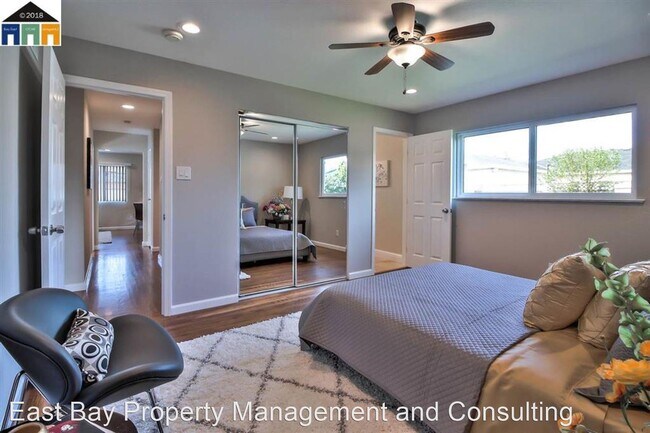Building Photo - 3 br, 2 bath House - 37488 Southwood Dr.