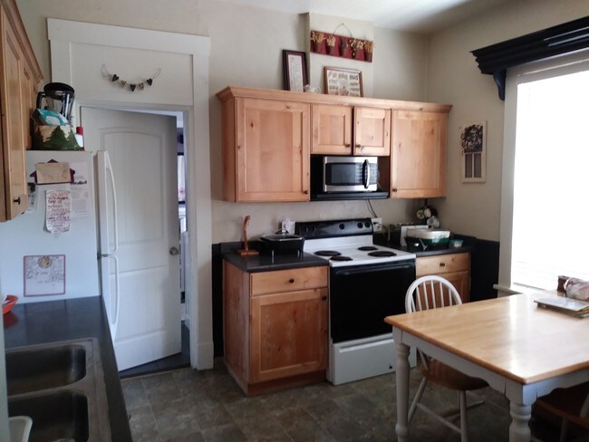 Building Photo - 133 S 100 E