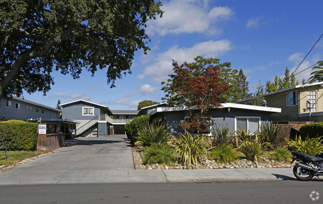 Building Photo - Greentree Apartments
