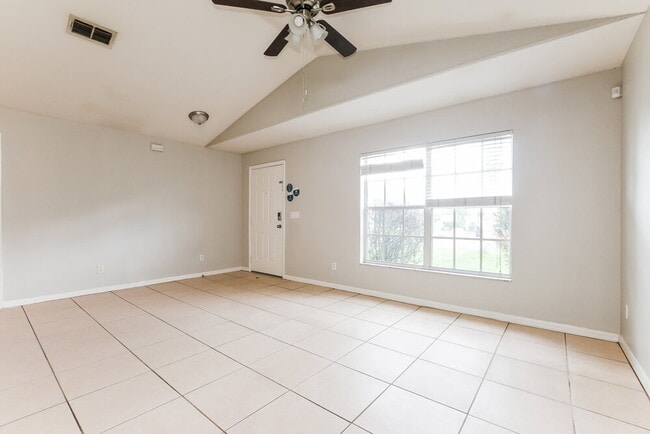Building Photo - 2728 Regency Oak Ln