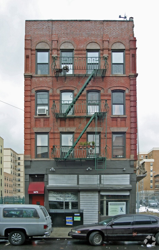 Building Photo - 1672 Park Ave