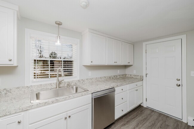 Foto del edificio - 484 Victory Hwy