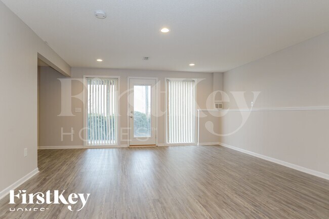 Foto del edificio - 11123 N Lewis Ave