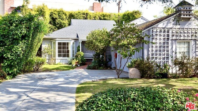 Foto del edificio - 1228 Peck Dr