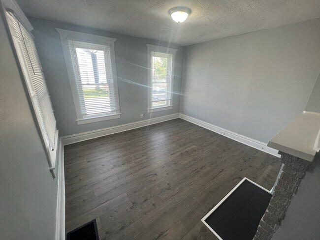 Foto del edificio - 631 Stanley Ave