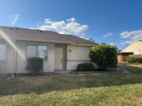 Building Photo - 5266 Cedarbend Dr