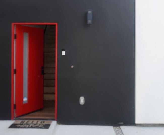 Foto del edificio - 5638 Woodman Ave