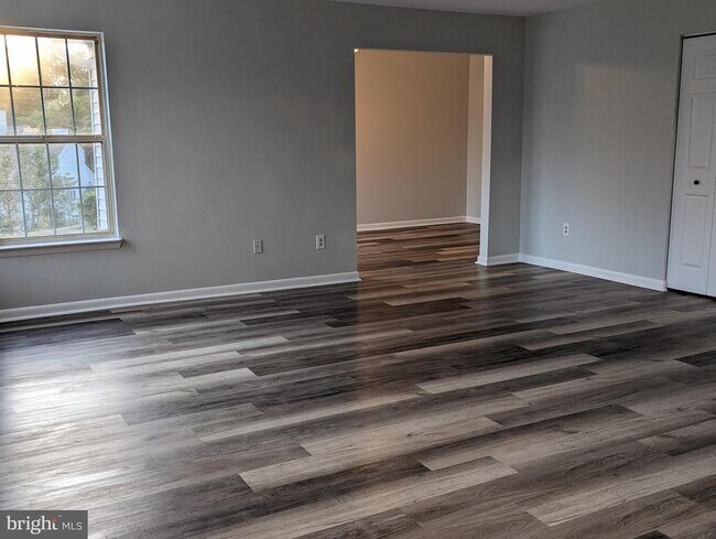 Foto del edificio - 1076 Spring Valley Ct