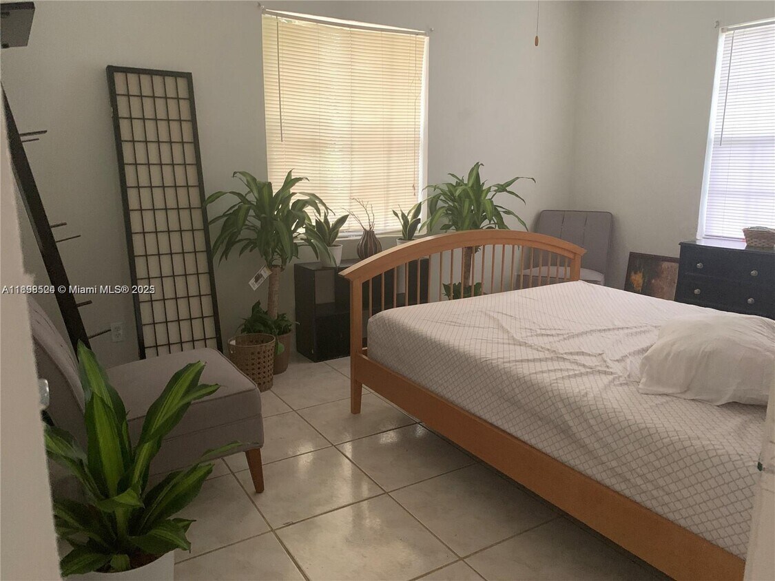 Foto principal - 12215 NE 9th Ave