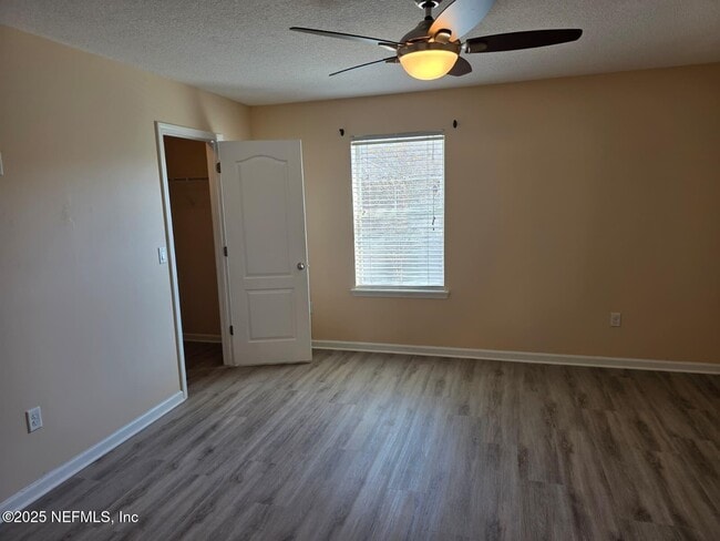 Building Photo - 498 Walnut Dr