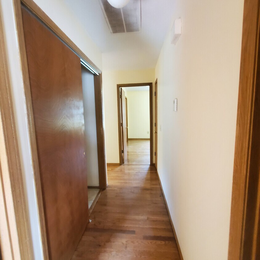 Building Photo - 5705 S Franklin Ave