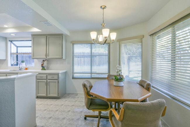 Dining Area - 540 Canyon Vista Dr