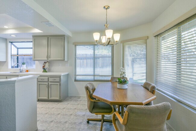 Área de comedor - 540 Canyon Vista Dr