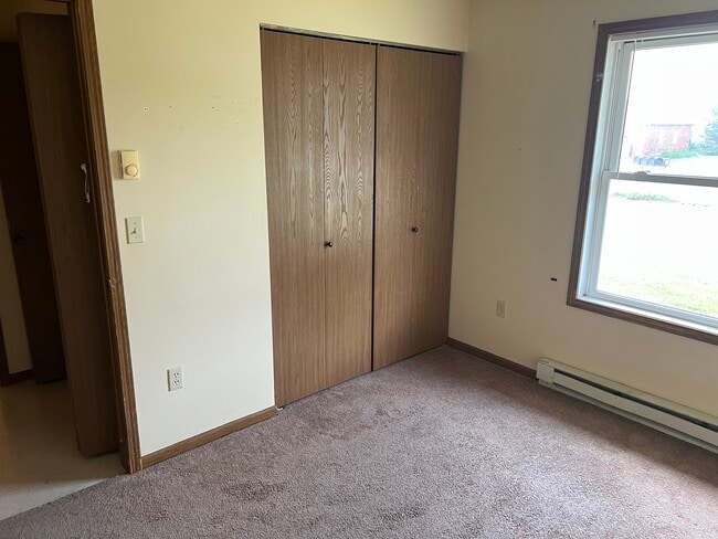 Building Photo - Grandview Property