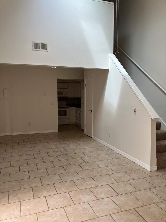Building Photo - 1703 Challenger Ct W