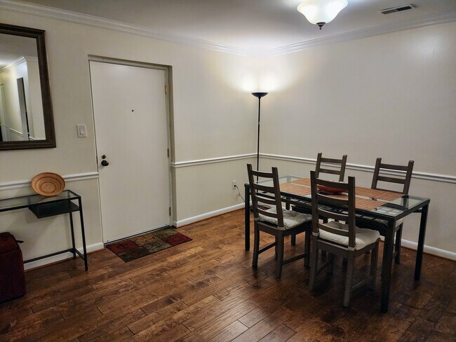 Foto del edificio - 605 Hudson Ave