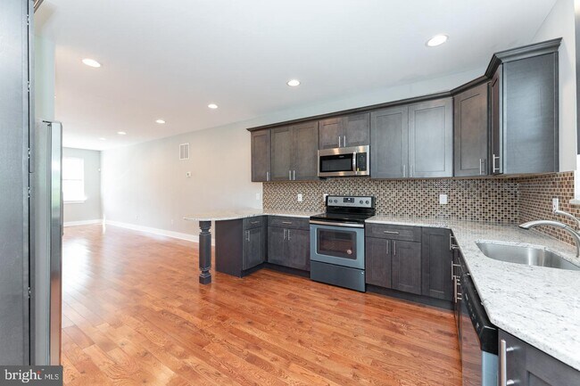 Building Photo - 3405 Fairmount Ave