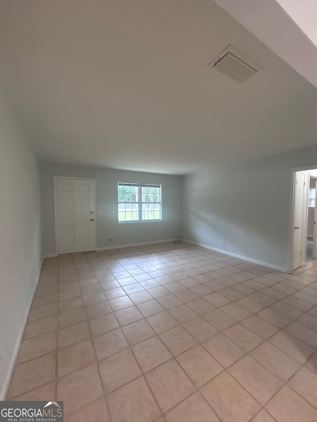 Building Photo - 655 Douglas Dr