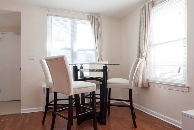 Sala de estar - 2739 Morgan Ave