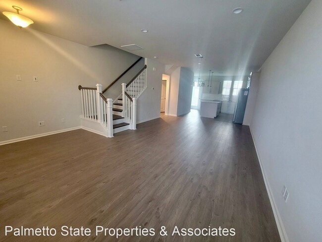 Building Photo - 2 br, 2.5 bath House - 581 Blueway Avenue
