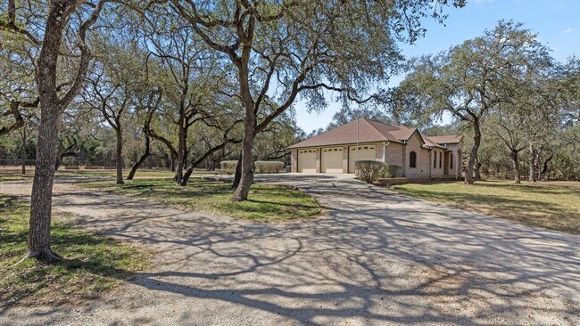 Foto del edificio - Private 5.5-Acre Retreat in Schoenthal Ranch – Space, Comfort & Country Living