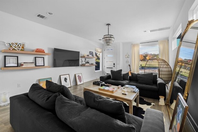 Foto del edificio - 404 Powell Cir