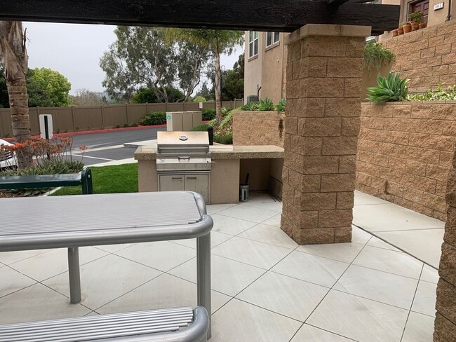 Foto del edificio - Beautiful Lake San Marcos Home - Offered b...