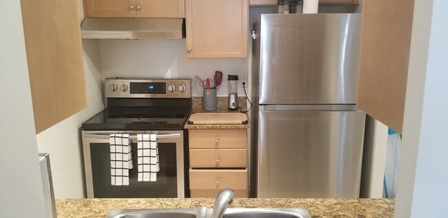 Building Photo - 323-323 Richmond St E