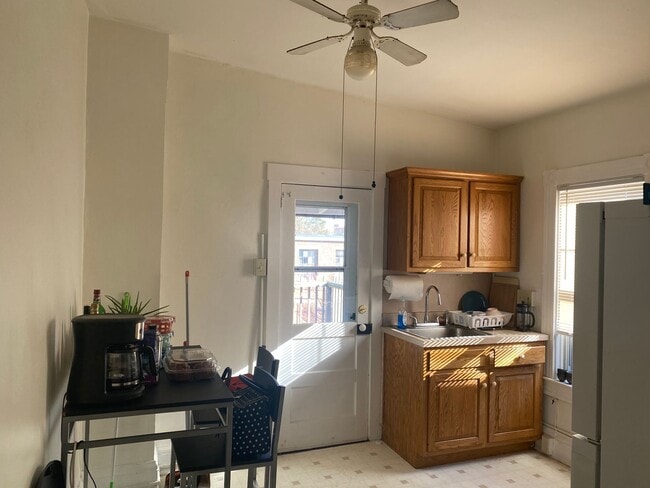 Foto del edificio - 319 N Charlotte St