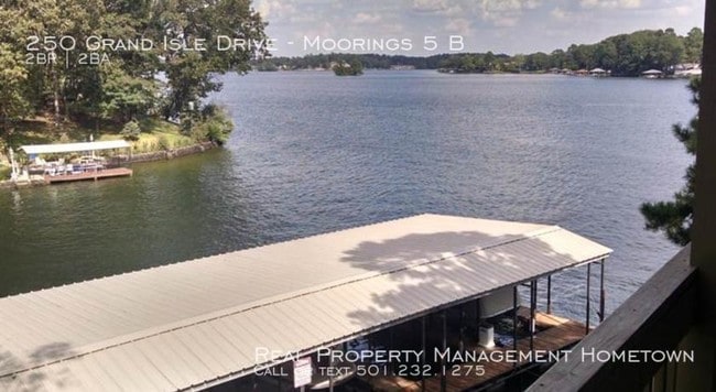 Building Photo - BEAUTIFUL CONDO AT THE MOORINGS