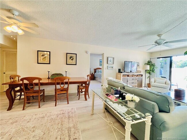 Foto del edificio - 3792 NE Ocean Blvd