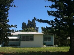 Building Photo - 355 NW 8th Ave