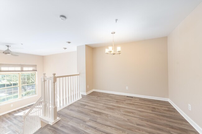 Foto del edificio - 695 River Park Village Blvd