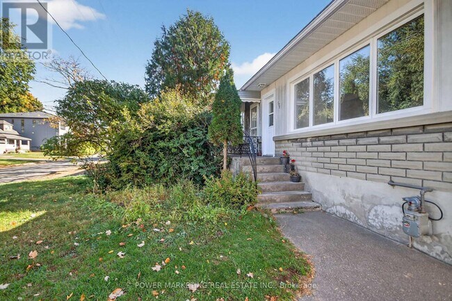 Building Photo - 528 Mutual St