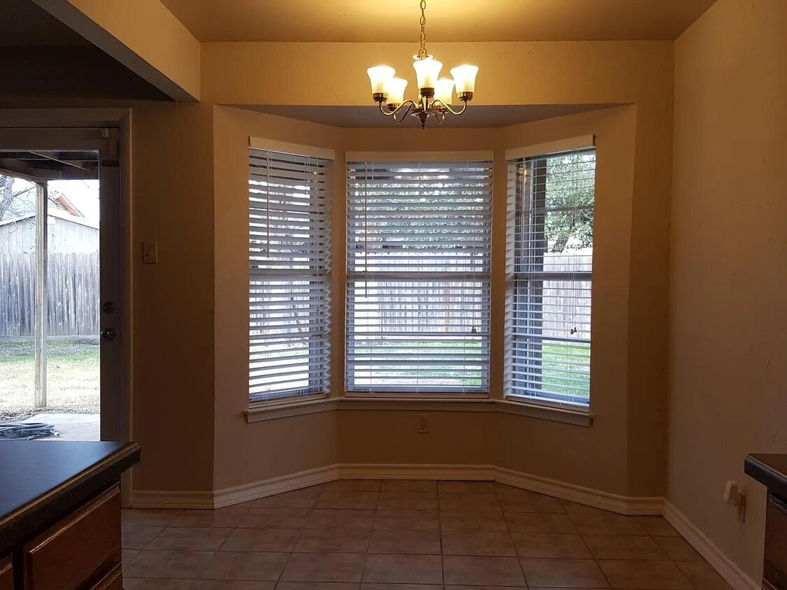 Foto principal - 6009 Oak Hill Rd