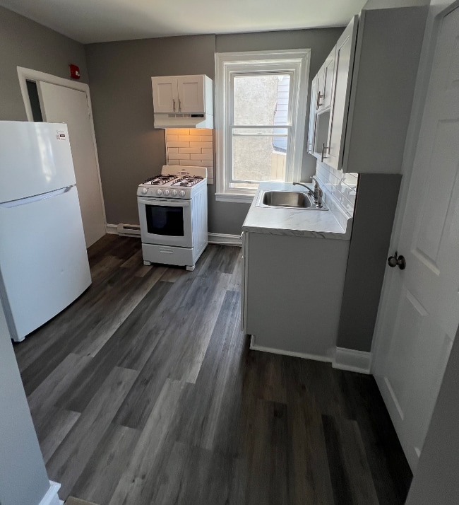 Photo - 904 E Tioga St Apartment